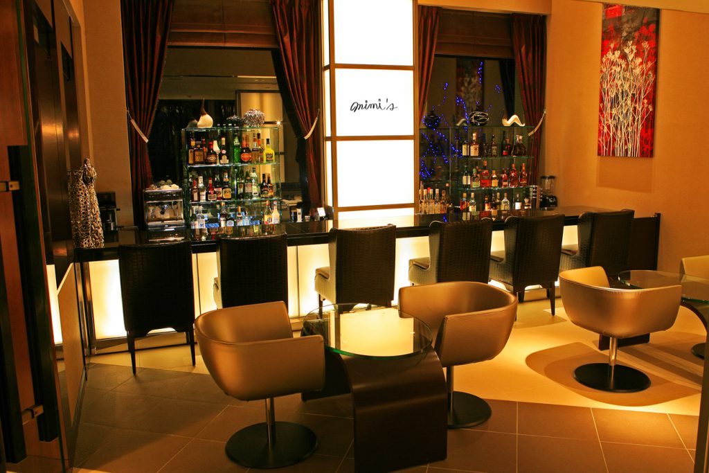 Phoenix Hotel Mimis Bar